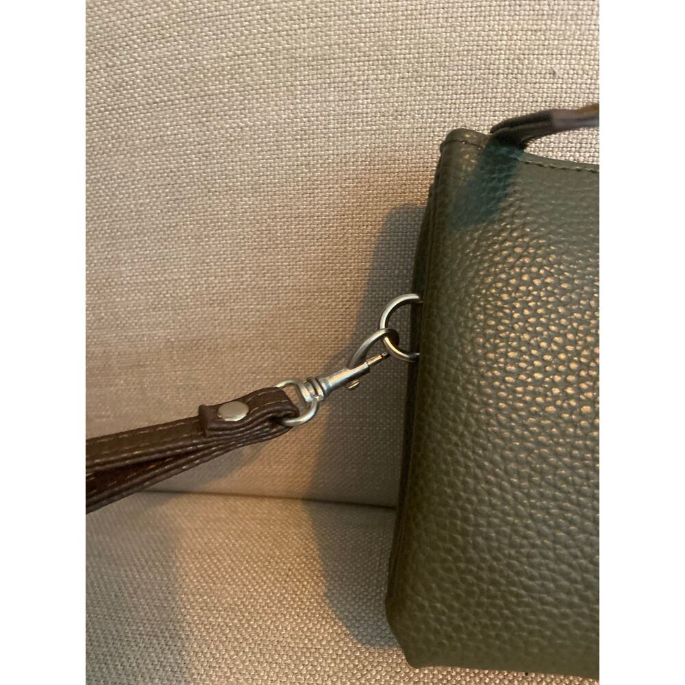 Stone Mountain pebbled leather large multi compartment wristlet in olive/brown - Picture 4 of 14